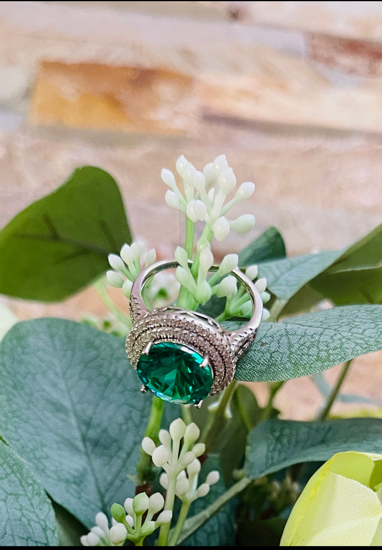 Emerald and Silver Details Ring